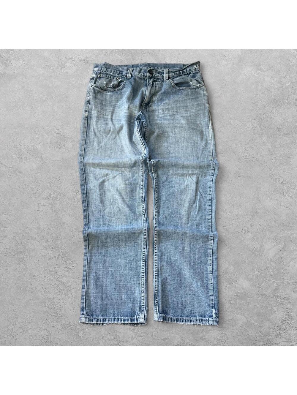Light Wash Straight Leg Jeans with Raw Hem
